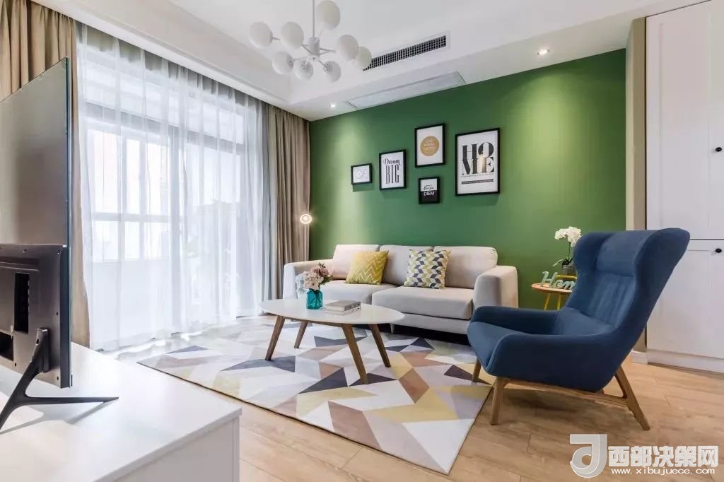 沙發(fā)背景墻選對裝飾畫，才能美了整個客廳空間！