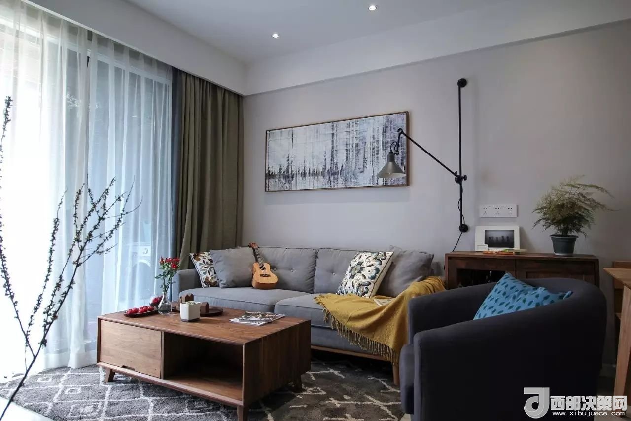 沙發(fā)背景墻選對裝飾畫，才能美了整個客廳空間！