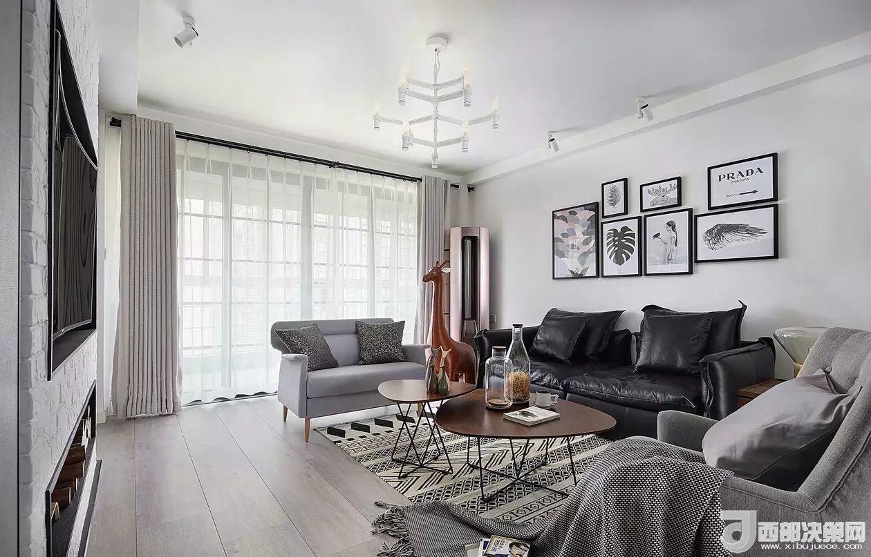 沙發(fā)背景墻選對裝飾畫，才能美了整個客廳空間！