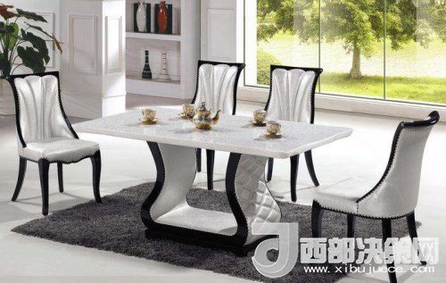 喜歡白色餐桌 但椅子該如何搭配？