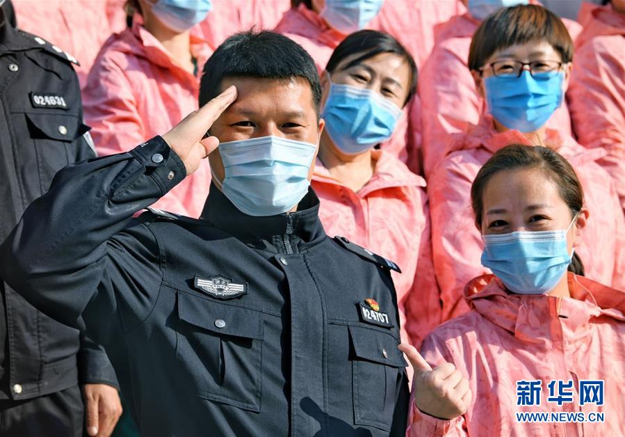 （習(xí)近平致敬的戰(zhàn)“疫”英雄·公安干警篇·圖文互動(dòng)）（1）他們，抗疫一線鑄警魂