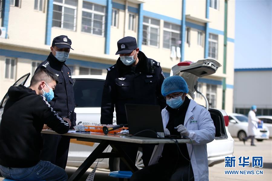 （習(xí)近平致敬的戰(zhàn)“疫”英雄·公安干警篇·圖文互動(dòng)）（3）他們，抗疫一線鑄警魂