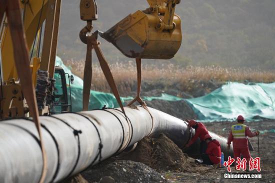 資料圖：天然氣管道施工現(xiàn)場。<a target='_blank'  data-cke-saved- >中新社</a>記者 蘇丹 攝