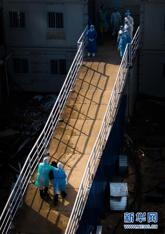 （聚焦疫情防控·圖文互動）（10）分秒必爭！一切為了治病救人——中國抗疫生命至上的生動實踐