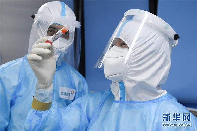 （新華全媒頭條·圖文互動(dòng)）（10）首都再戰(zhàn)“疫”，難忘40天——寫在北京應(yīng)急響應(yīng)級(jí)別降級(jí)之際 