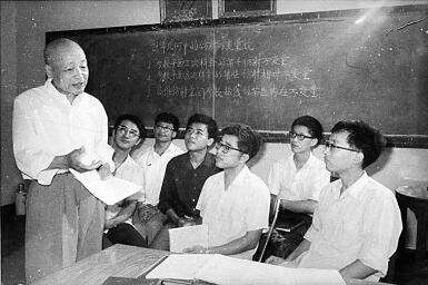 舍我其誰(shuí)報(bào)國(guó)志，碧血丹心愛(ài)國(guó)情