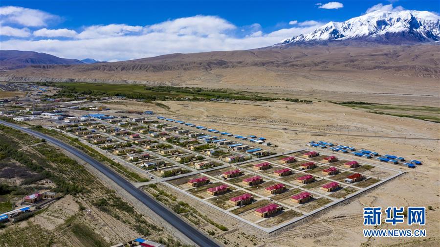 （新華全媒頭條·圖文互動(dòng)）（4）旗引天山南北　譜寫發(fā)展新篇——以習(xí)近平同志為核心的黨中央關(guān)心新疆工作紀(jì)實(shí)