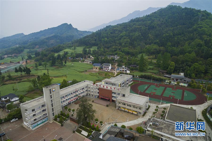 （習(xí)近平的小康故事·圖文互動(dòng)）（4）“文明其精神，野蠻其體魄”——習(xí)近平同少年兒童的故事