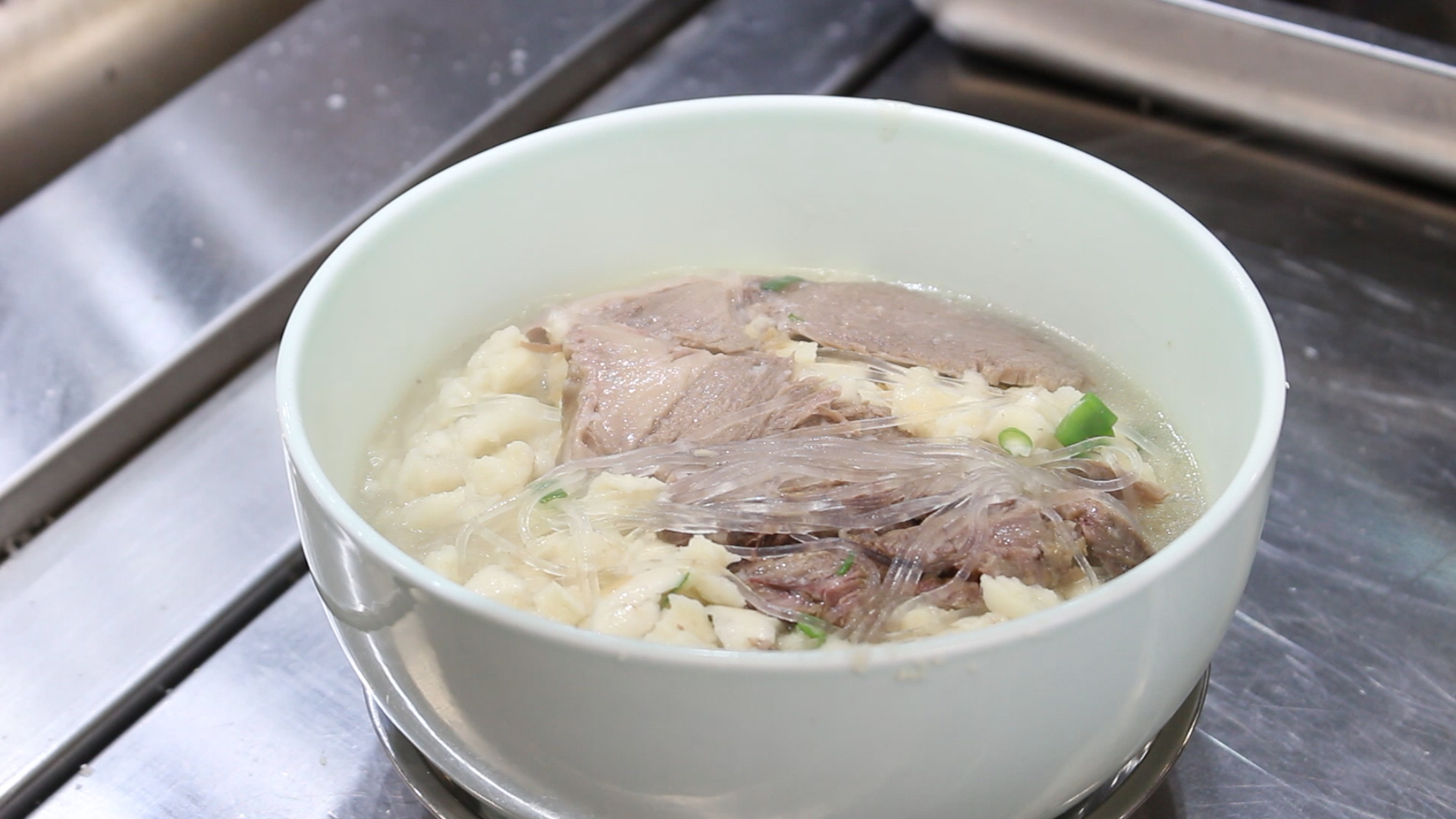 【陜菜大師和他們的拿手菜】烏平：“知足者常樂，食客愛吃我做的牛羊肉泡饃，就是我最大的滿足”_fororder_圖片8