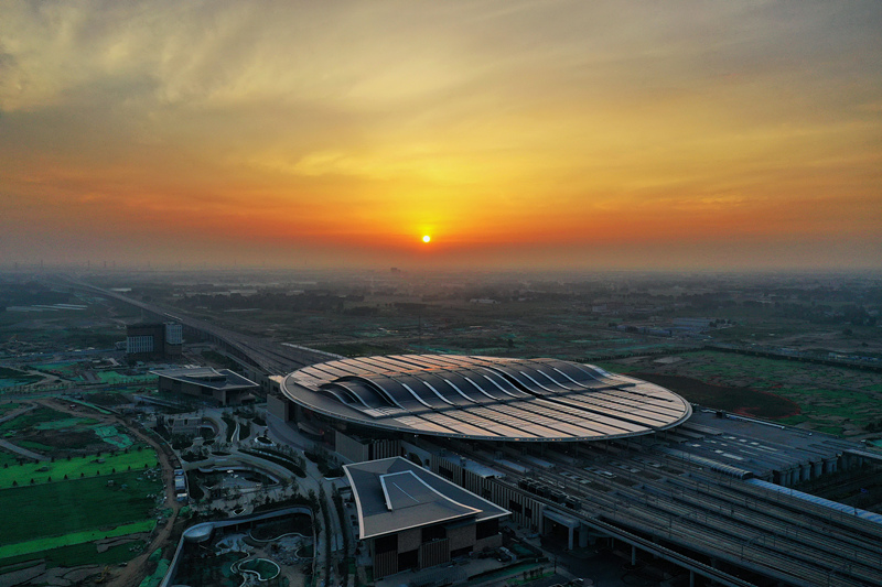 這是2021年7月1日拍攝的京雄城際鐵路雄安站。