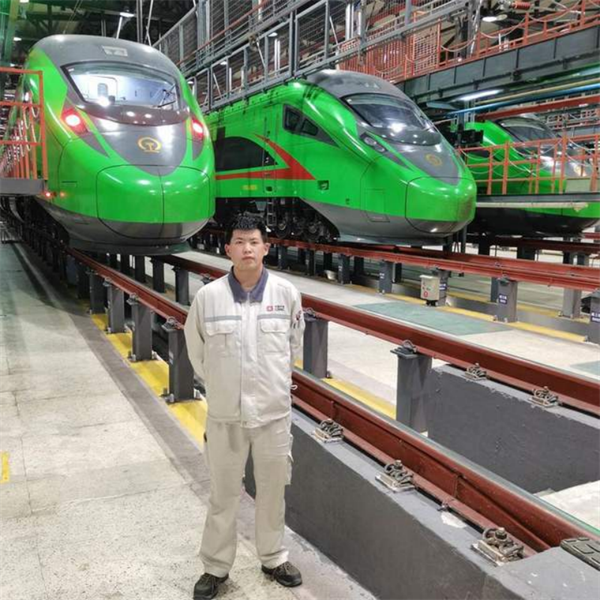 追夢——優(yōu)秀畢業(yè)生風采