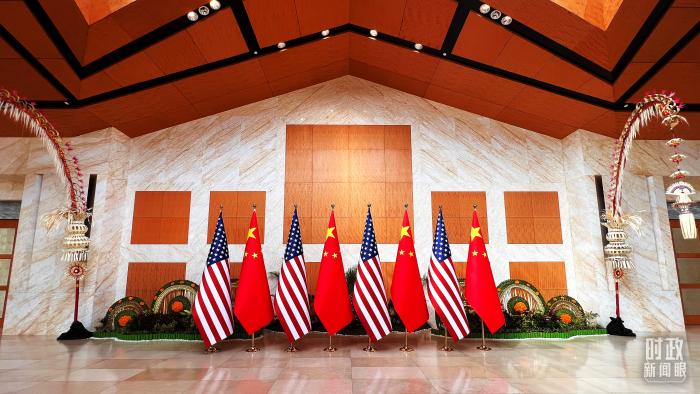 △中美兩國(guó)元首在這里握手合影。(總臺(tái)央視記者張宇拍攝)