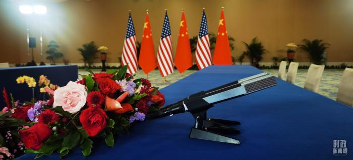 △中美元首會(huì)晤現(xiàn)場(chǎng)擺放的鮮花。(總臺(tái)央視記者劉琦拍攝)
